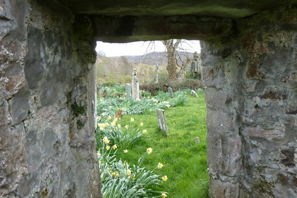 Both the main and annex buildings are accessed via small stone doorways