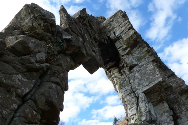 The angular hole in The Wishing Stone