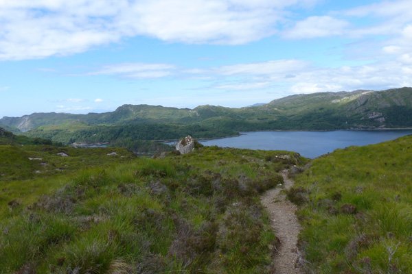 Path descending to the deserted settlement of Briag