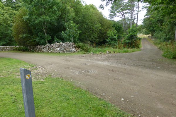 The start of the North Side Trail indicated by a yellow eagle icon