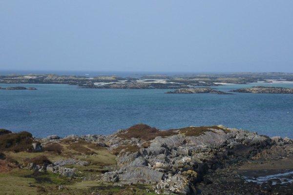 Looking over the white sands of Sgeir an Fheoir