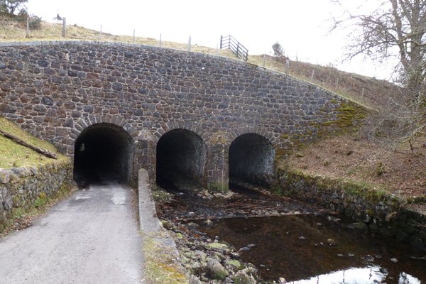 The Shengain Aqueduct with its three arches