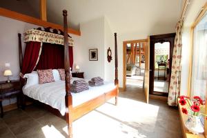 Knoydart House Luxury Accommodation - double bedroom
